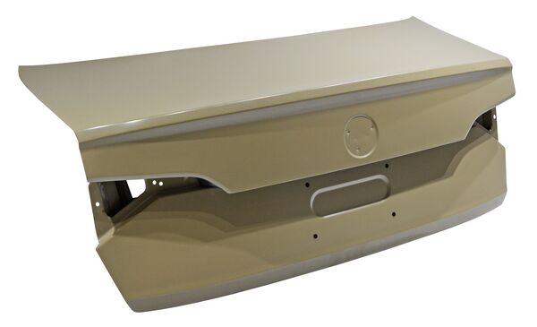 TAPA CAJUELA JETTA 19-24 452